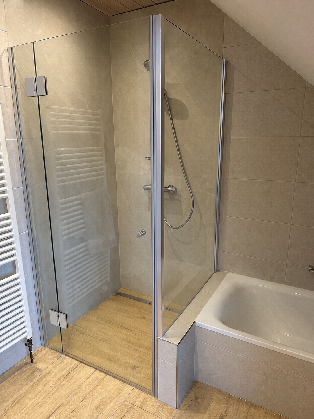 Eckkabine System Quantum Typ 231 Duschkabine mit Klemmprofil und Badewannenanschluss